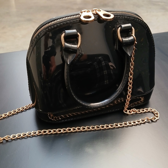 Black Patent Leather Bucket Crossbody Hard Shell Gold Chain Purse - Picture 3 of 7